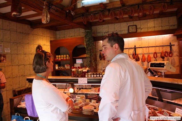 Visite de la ministre à la boucherie de la ferme Pondrôme